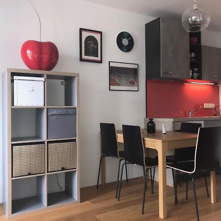 Red Flower Apartment With Pool - 5 Min To Lake Wien Ngoại thất bức ảnh