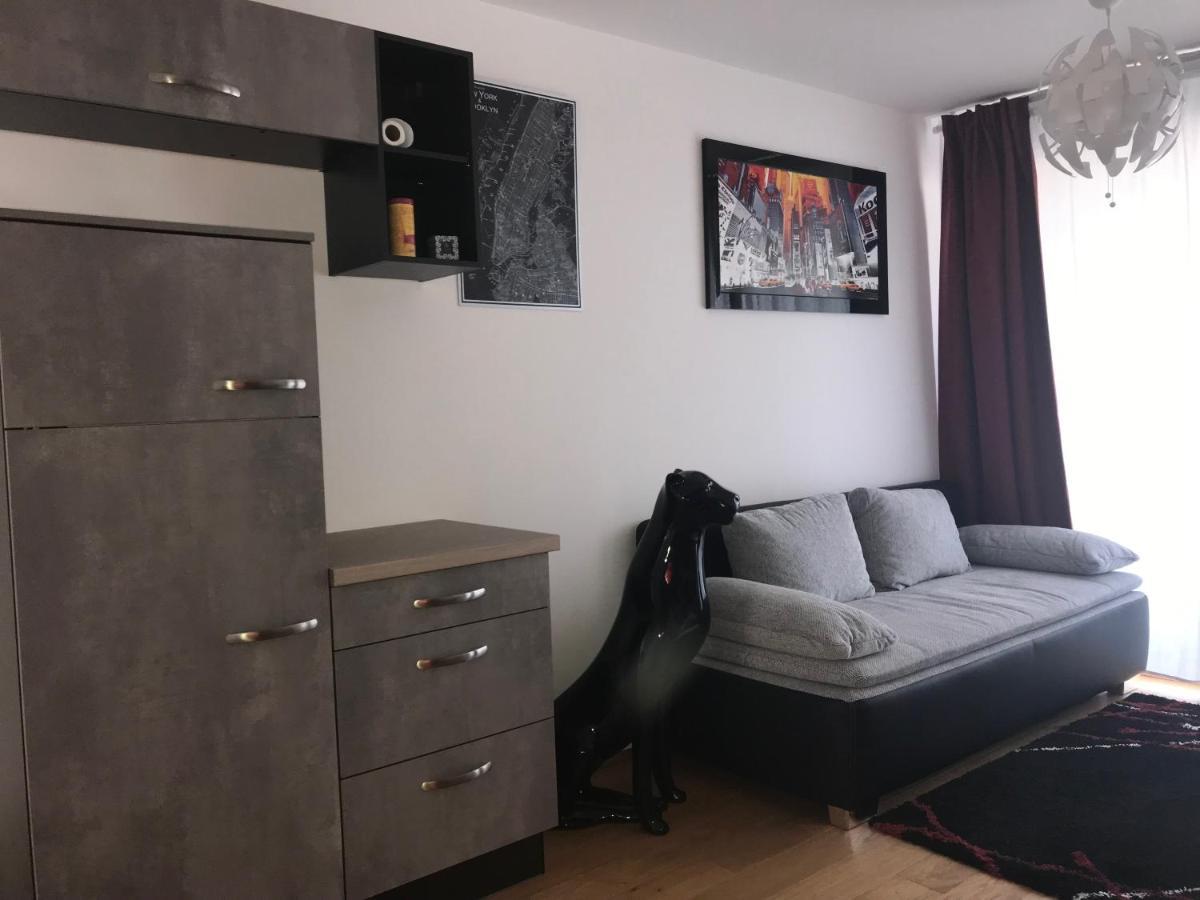 Red Flower Apartment With Pool - 5 Min To Lake Wien Ngoại thất bức ảnh
