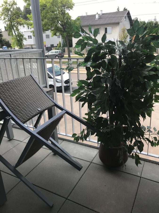 Red Flower Apartment With Pool - 5 Min To Lake Wien Ngoại thất bức ảnh