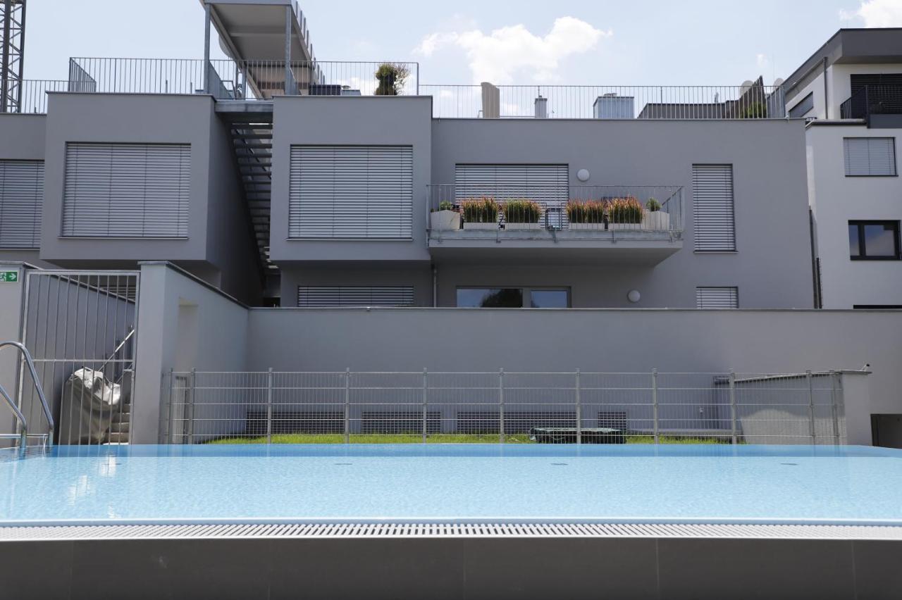 Red Flower Apartment With Pool - 5 Min To Lake Wien Ngoại thất bức ảnh