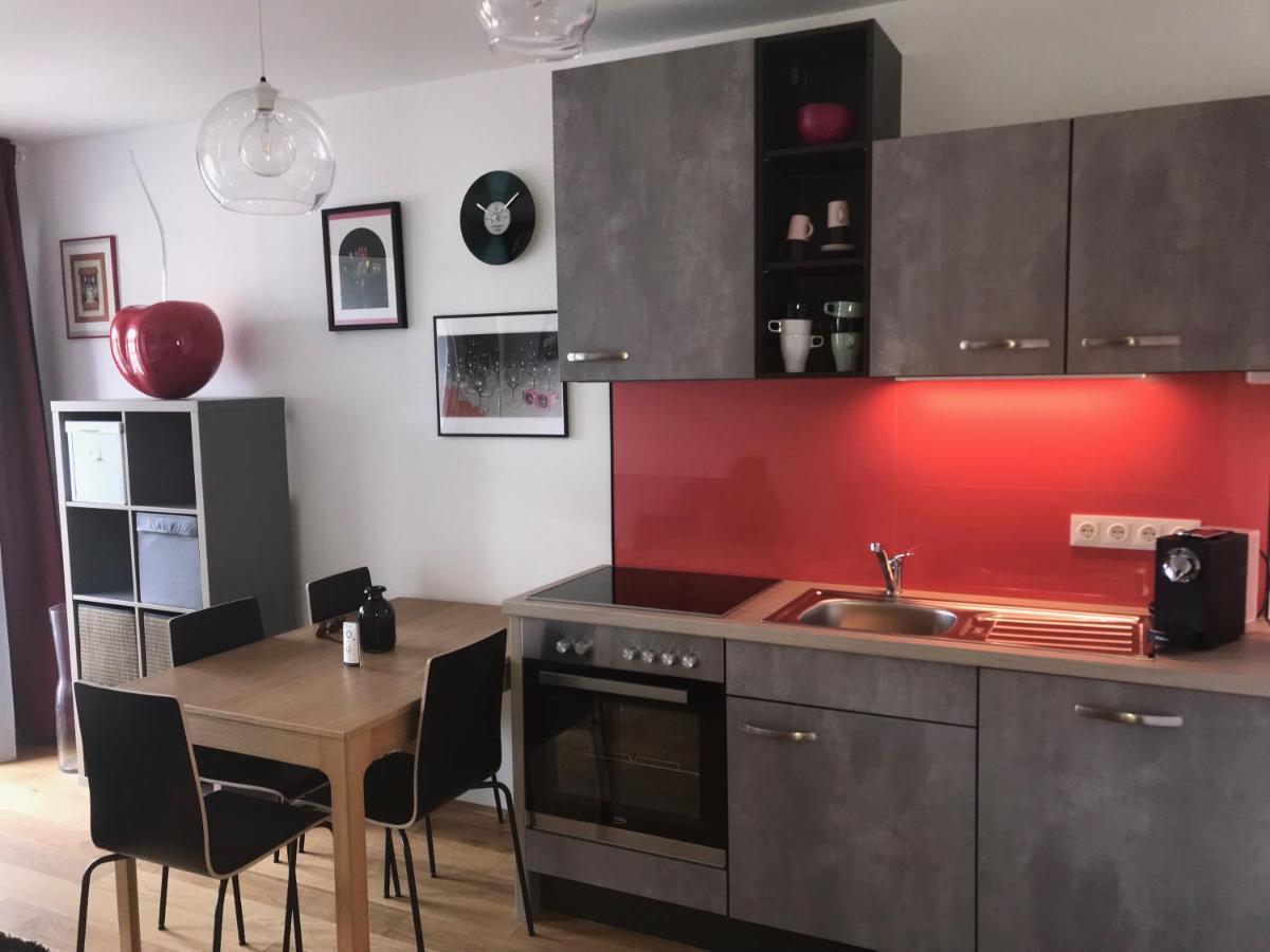 Red Flower Apartment With Pool - 5 Min To Lake Wien Ngoại thất bức ảnh