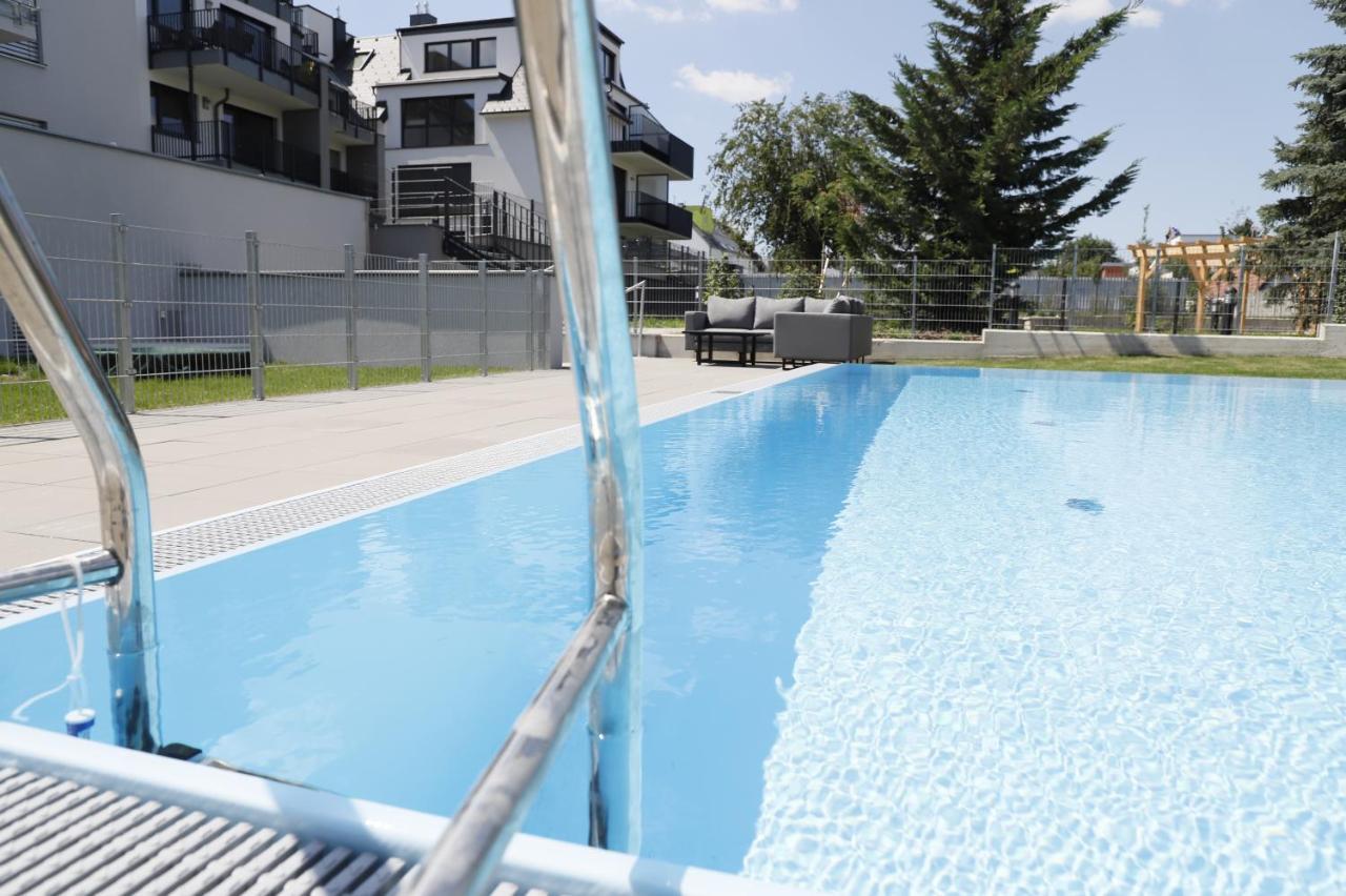 Red Flower Apartment With Pool - 5 Min To Lake Wien Ngoại thất bức ảnh