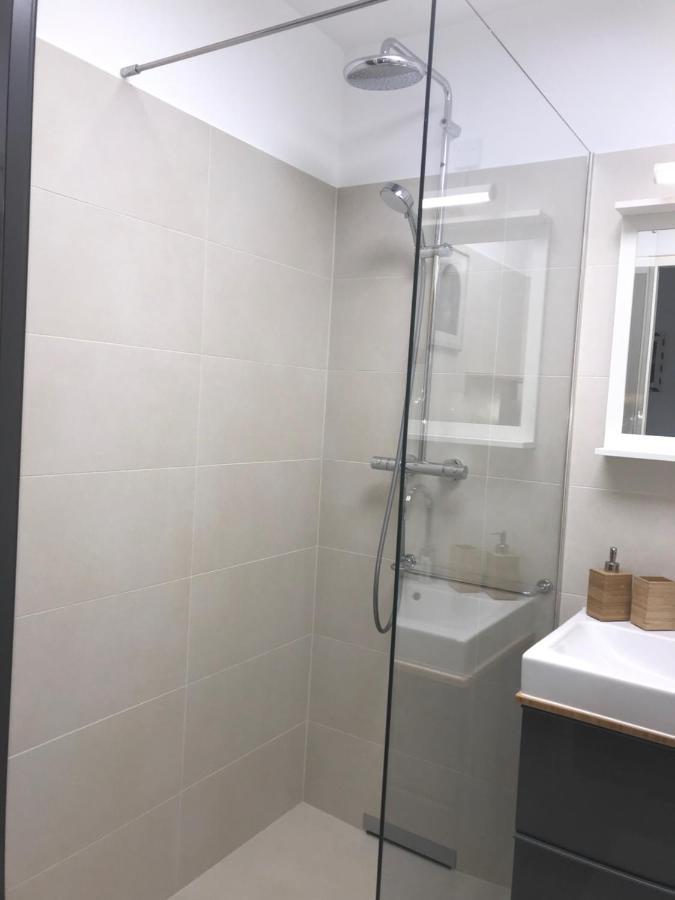 Red Flower Apartment With Pool - 5 Min To Lake Wien Ngoại thất bức ảnh