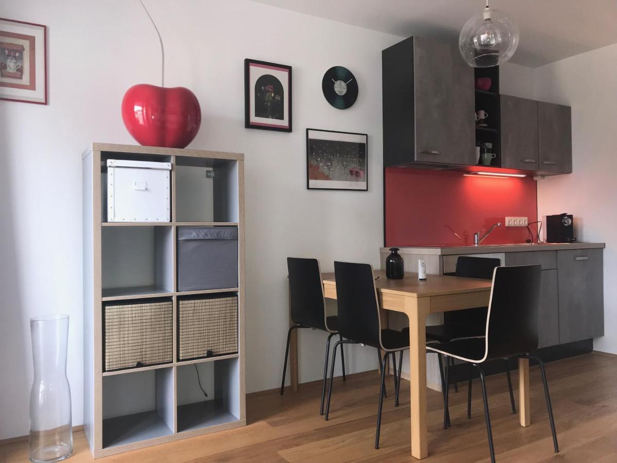 Red Flower Apartment With Pool - 5 Min To Lake Wien Ngoại thất bức ảnh