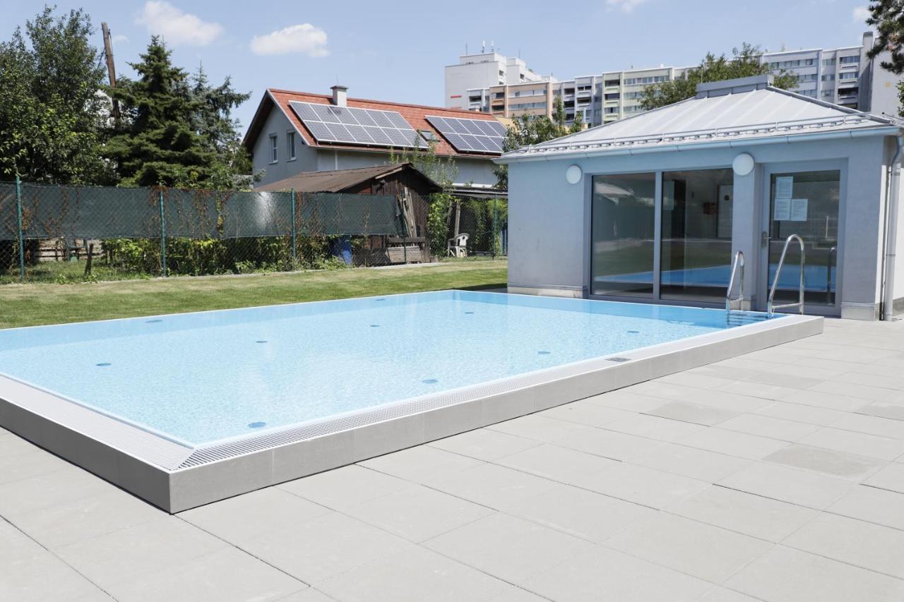 Red Flower Apartment With Pool - 5 Min To Lake Wien Ngoại thất bức ảnh