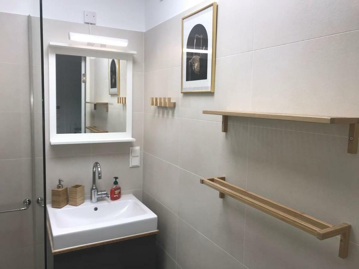 Red Flower Apartment With Pool - 5 Min To Lake Wien Ngoại thất bức ảnh