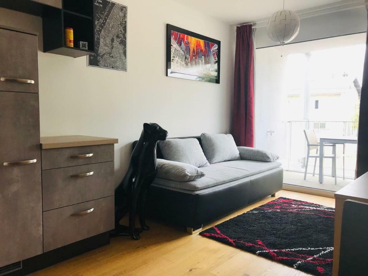 Red Flower Apartment With Pool - 5 Min To Lake Wien Ngoại thất bức ảnh