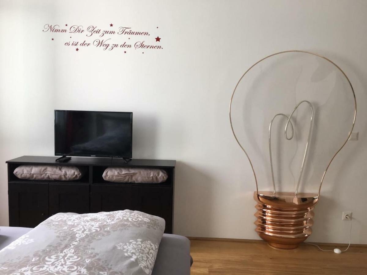 Red Flower Apartment With Pool - 5 Min To Lake Wien Ngoại thất bức ảnh