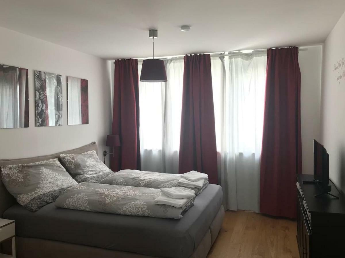 Red Flower Apartment With Pool - 5 Min To Lake Wien Ngoại thất bức ảnh